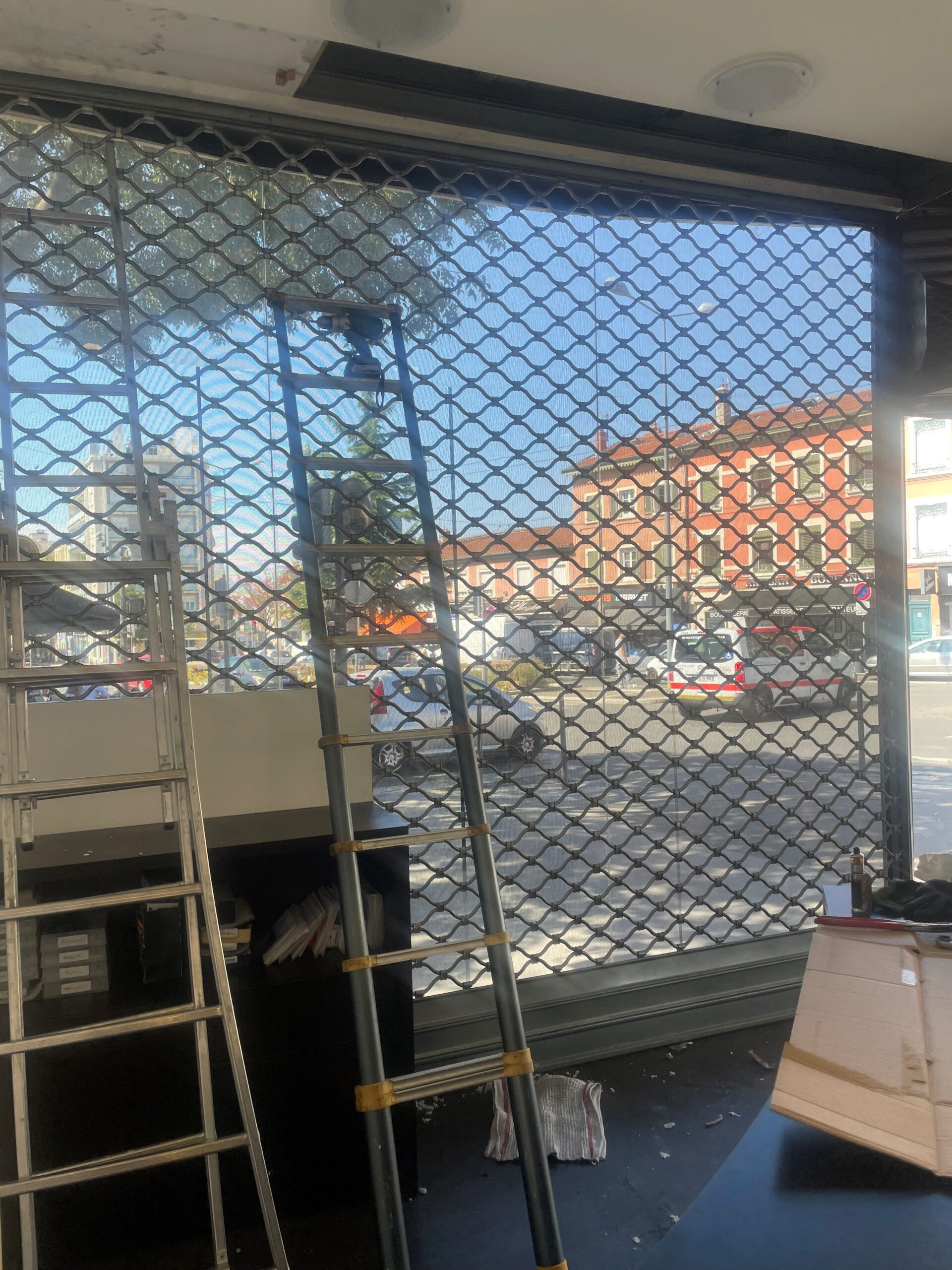 installation rideaux metalliques Lyon